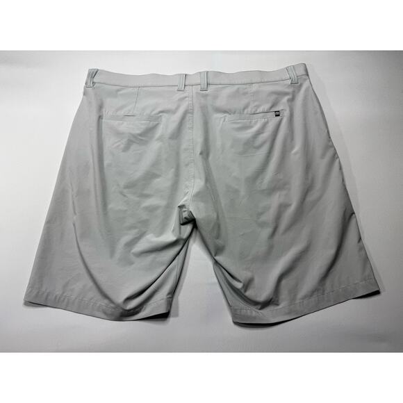 NWT Travis Mathew Men's Gray Striped Lightweight Golf Shorts - Size 42x10 - Picture 2 of 4